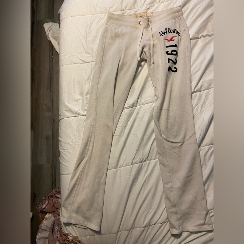 Hollister flare joggers. low waisted. white. xs.